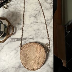 Kelly Wynne Crossbody